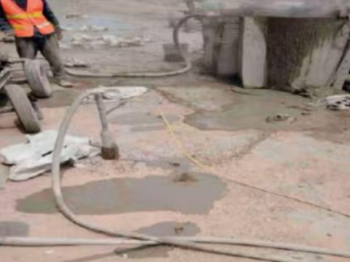 城中水泥混凝土路面板底注浆技术 路面脱空注浆整治方案