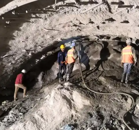 城中拱顶带模注浆料的施工流程及注意事项